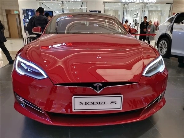 中国人春节买爆款!称赞中国工人工作到凌晨3点以后。马斯克称赞中国竞争对手