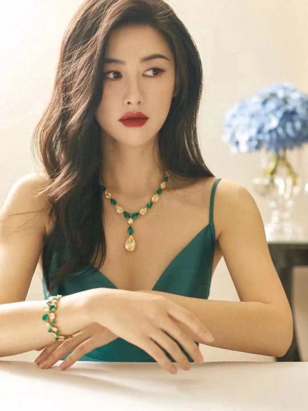 娱乐圈第一美女是谁?