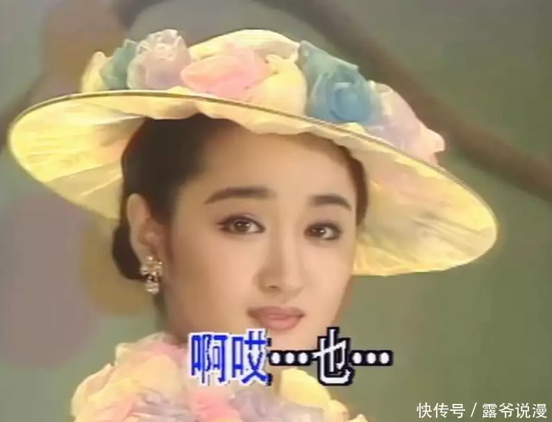 38岁的凤姐在美国偶遇,穿着另类,对网友翻白眼,在国外生活贫困被扇耳光